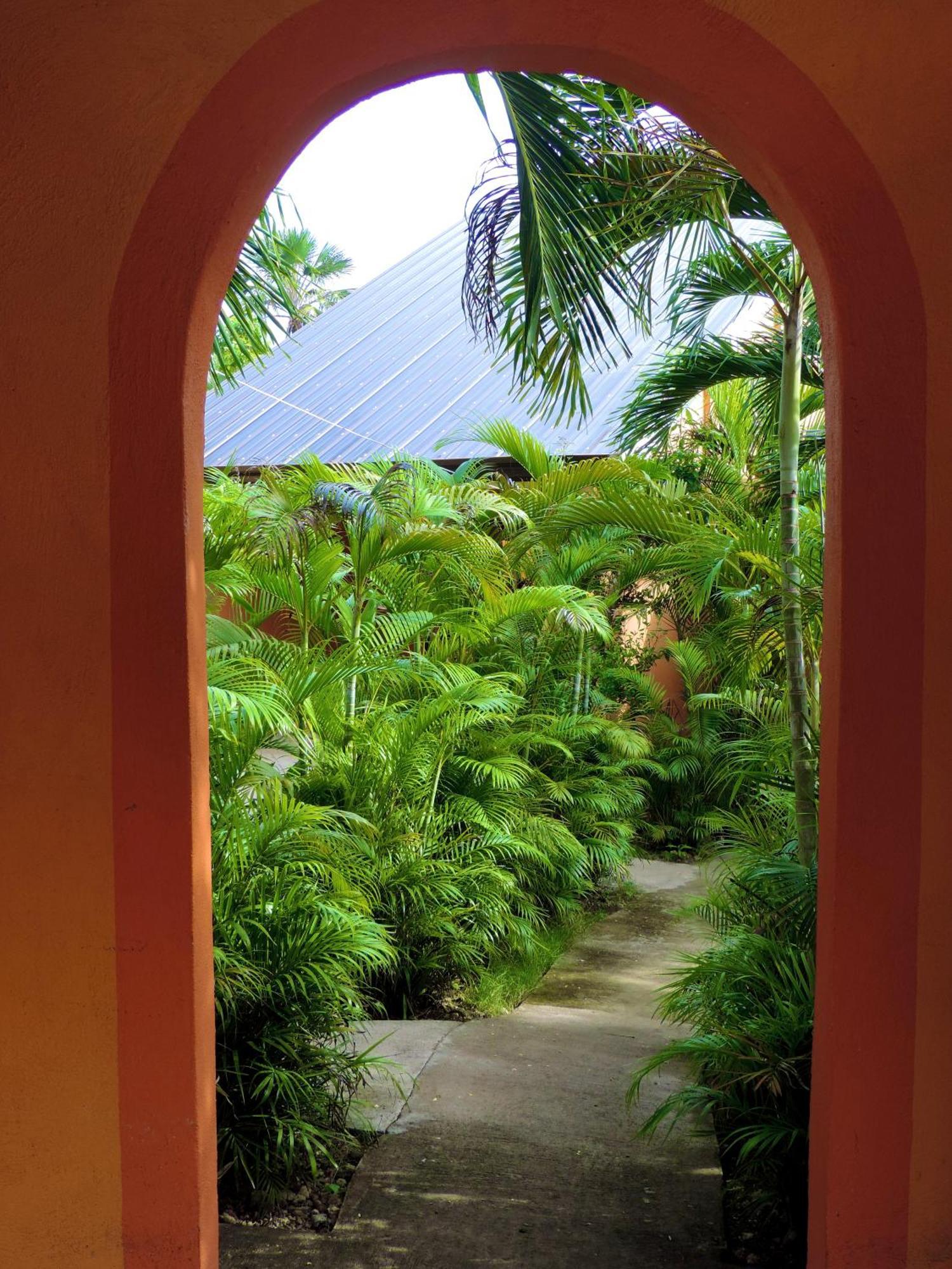 Hotel Chekesh Casa Siquijor Exterior foto